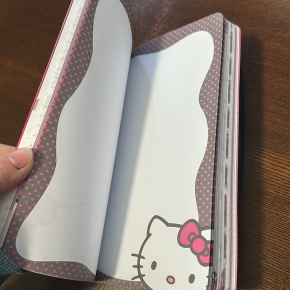 Hello Kitty Journal - Picture 4 of 7